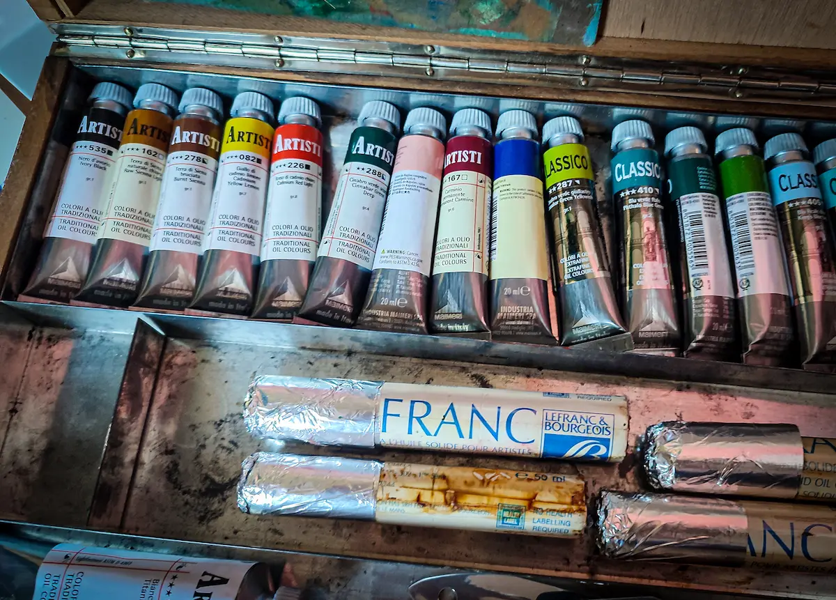 Artist oil paint box with Maimeri tubes — The Wild Nest, Ferrara