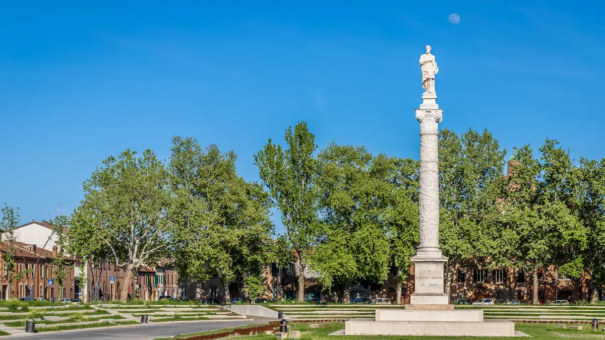 Ariosto monument column, Ferrara