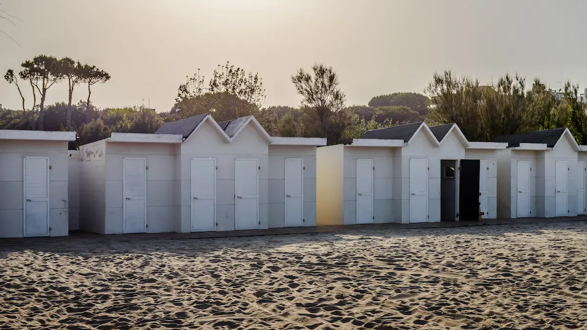 Lidi Ferraresi beach huts at dawn — Adriatic coast